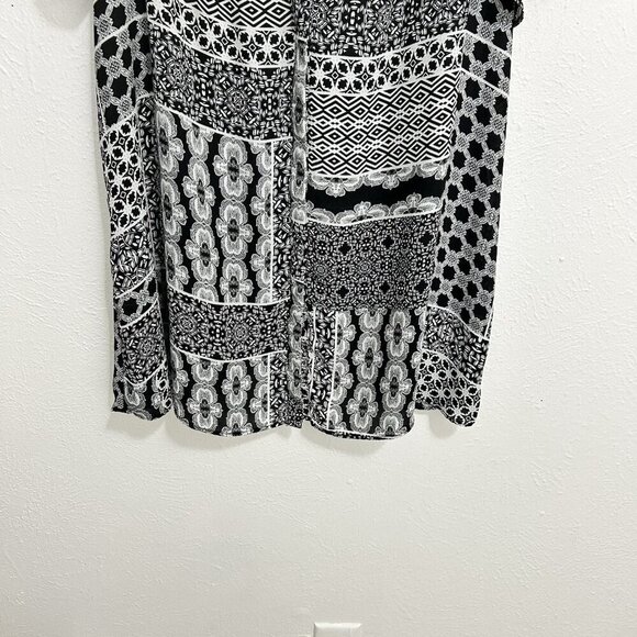 Rose + Olive Blouse Black White Geometric Short Sleeve Button Up Smocking Sz 3X - Picture 3 of 11